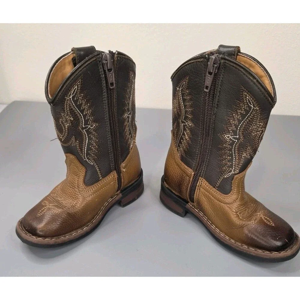 J.B. Dillon signs wear